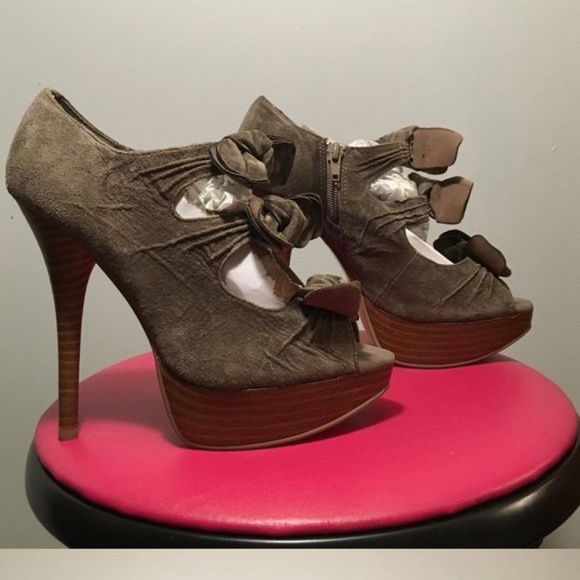 N.Y.L.A. Daris Suede Peep-Toe Pump - Picture 2 of 11